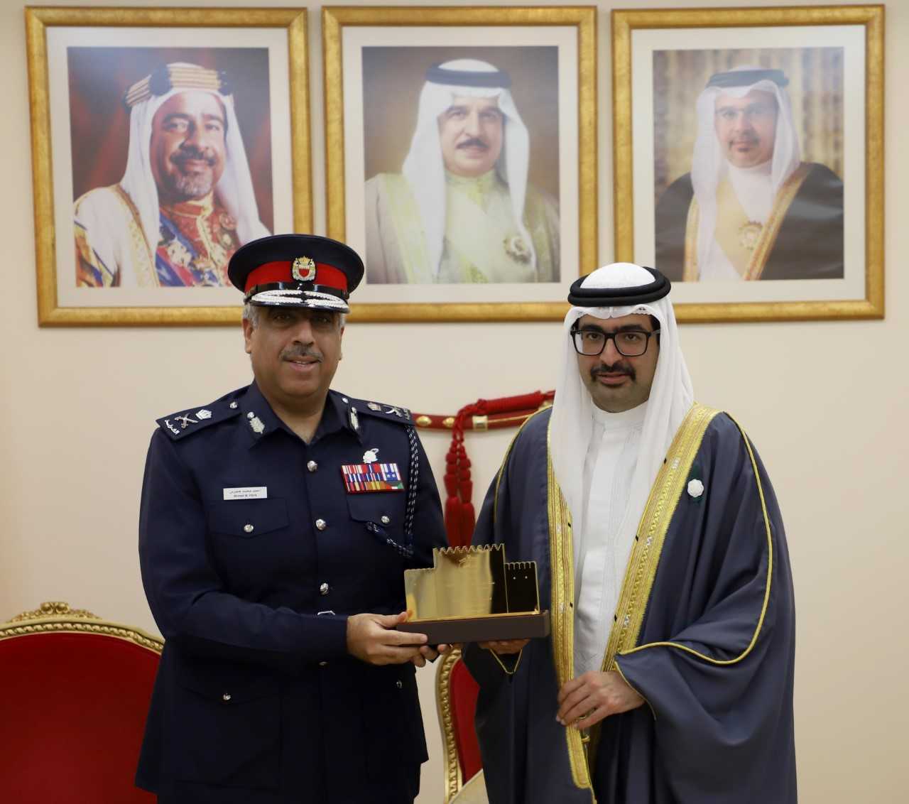 سمو محافظ الجنوبية يكرم عدداً من الجهات الأمنية بمناسبة يوم شرطة البحرين<